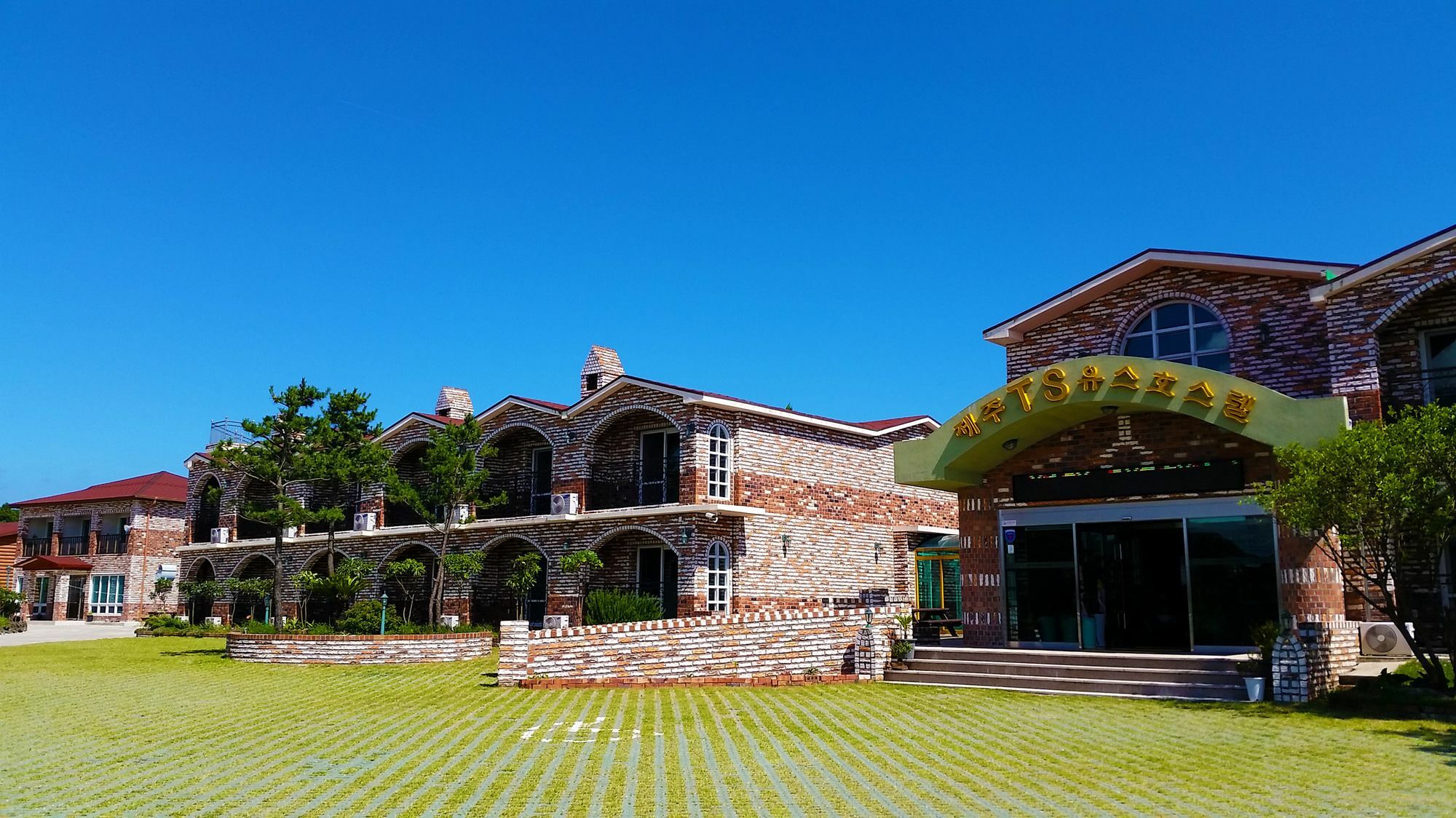 Jeju Ts Youth Hostel & Resort Seogwipo Zewnętrze zdjęcie